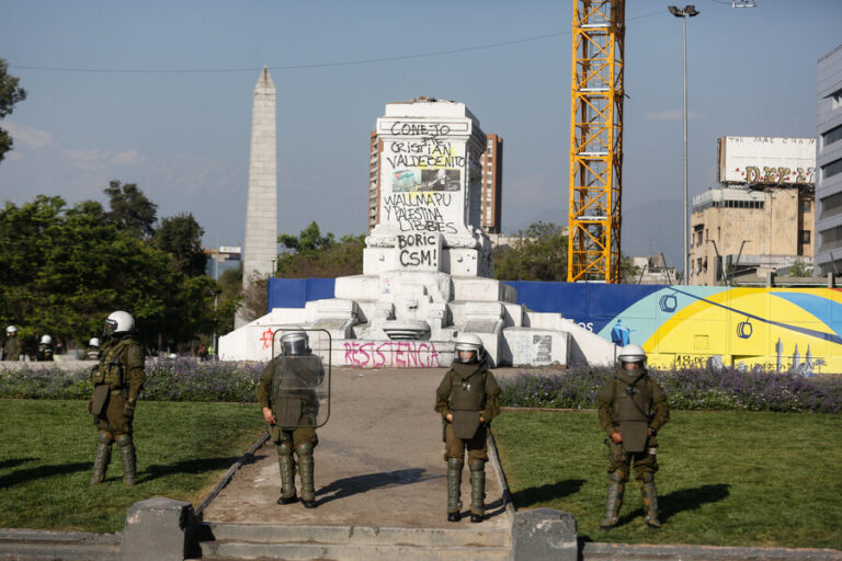 Aniversario del estallido social dejó 50 detenidos: No hubo ataques a cuarteles de Carabineros ni buses quemados