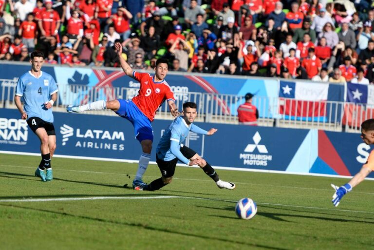 Chile consigue importante victoria ante Uruguay y se clasifica a la semifinal de Santiago 2023
