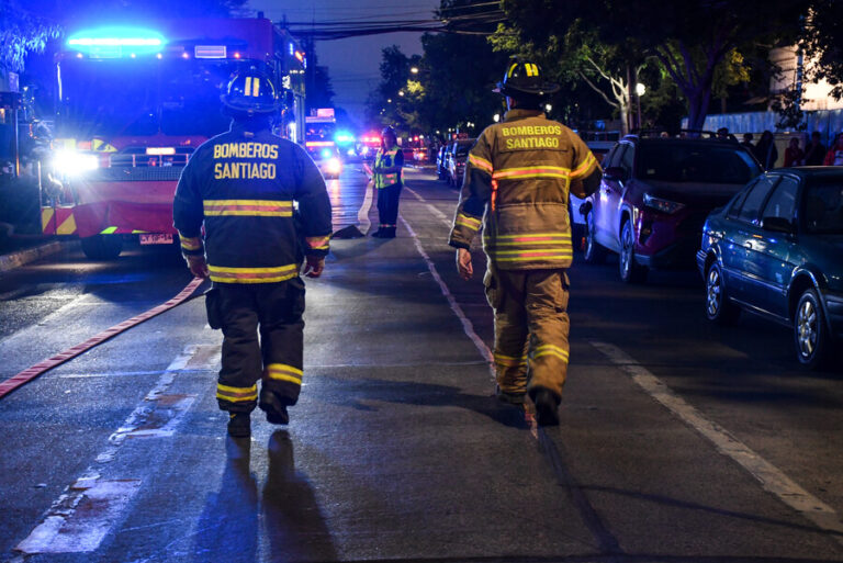 Ministra de Salud e incendio en Hospital Calvo Mackenna: Red asistencial está activada si requiere traslado de pacientes