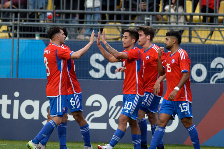 La Roja golea a Republica Dominicana, termina líder de su grupo y clasifica a la semifinal de Santiago 2023