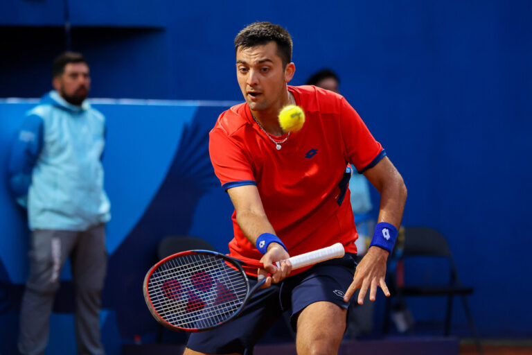 Lluvia obliga a aplazar participación de Tomás Barrios en el ATP de Río: Partido será este jueves
