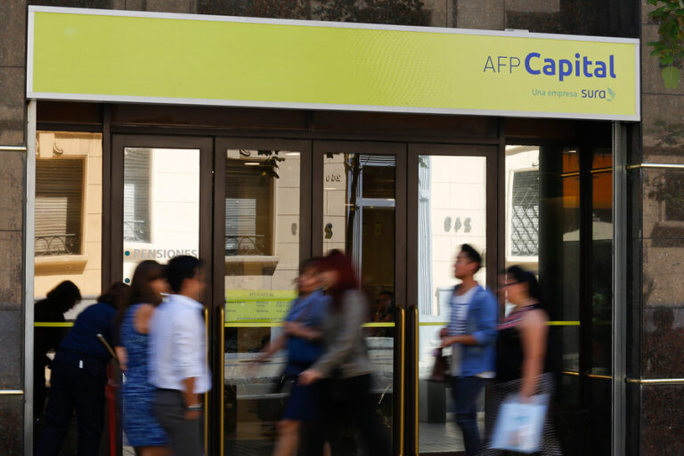 AFP Capital ingresó querella por estafa masiva a través de cuentas de APV