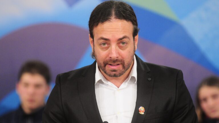 Roban la camioneta de Nicolás Massú en la comuna de Providencia