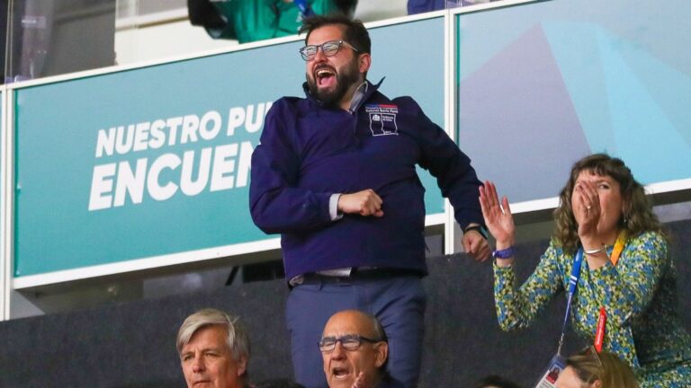 Pdte. Boric comparte fotografía en la que celebra eufóricamente: 