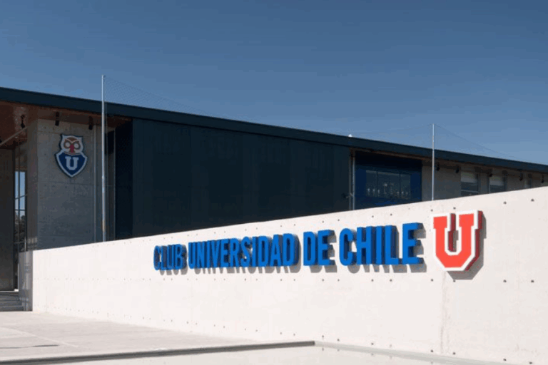 Camisetas y otros artículos deportivos: Universidad de Chile sufre millonario robo al interior del CDA