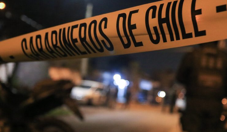 Un fallecido y un herido deja balacera en Renca: Vehículo quedó incrustado en una casa