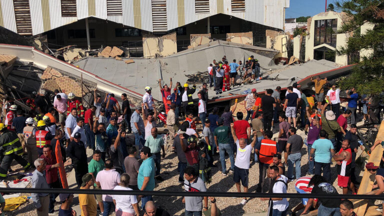 México: Al menos 9 muertos y decenas de heridos tras el derrumbe de una iglesia en Ciudad Madero