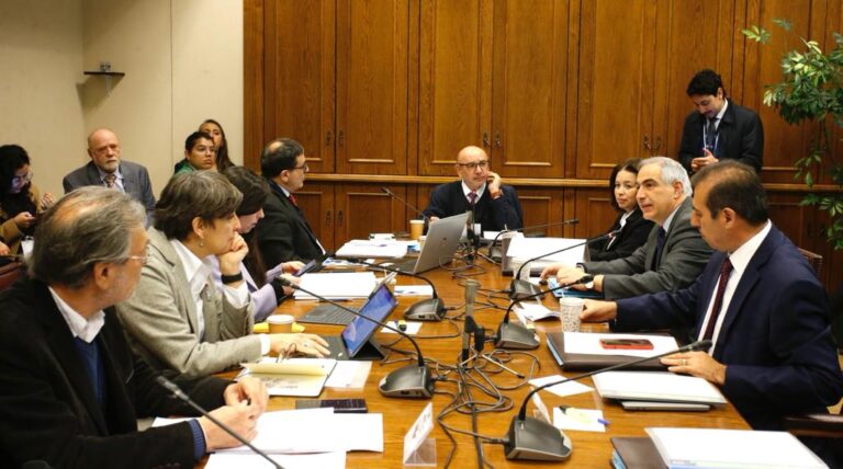 Senado: Comisión de Salud aprueba la idea de legislar la Ley Corta de Isapres