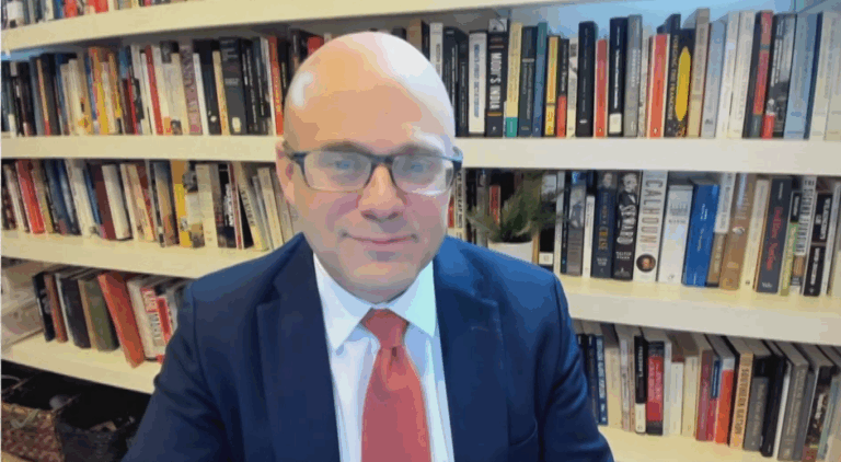Ziblatt dice que los políticos deben condenar y distanciarse de sus coaliciones si incitan a romper la democracia
