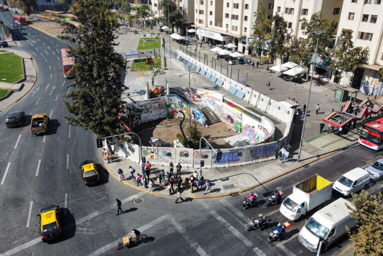 Metro reabrirá en diciembre el acceso a Baquedano que está cerrado desde el estallido social