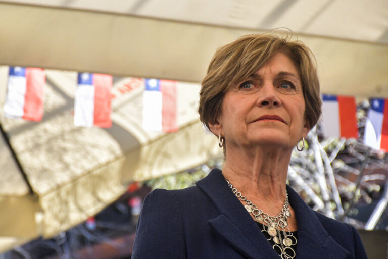 Evelyn Matthei y las presiones para que vote A favor en el plebiscito de salida