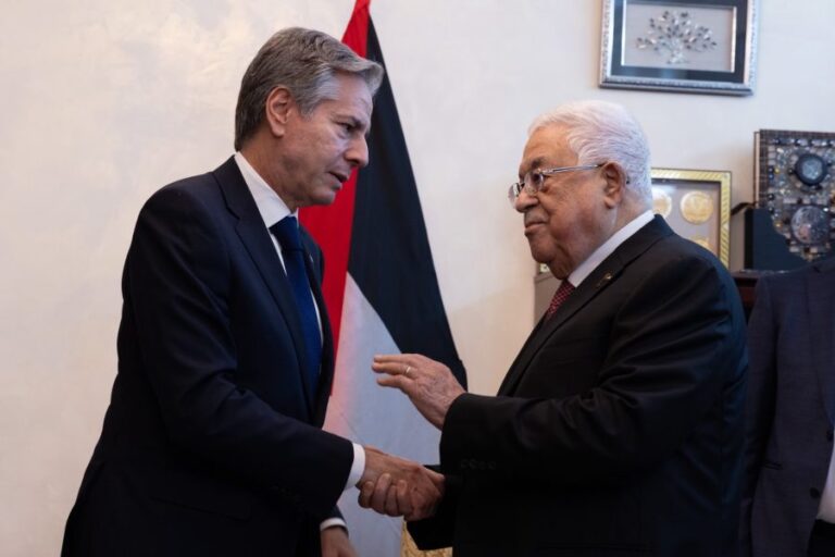 Antony Blinken se reunió con el presidente palestino para tratar los 