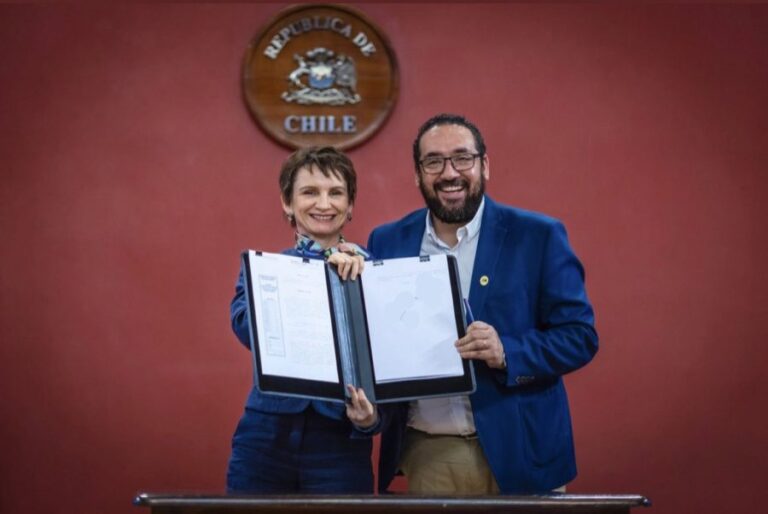Gobierno promulga ley que termina con la doble evaluación docente