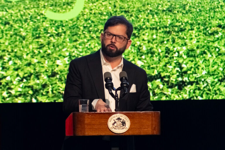 Pdte. Boric descarta relación entre viaje a China y desistimiento de Sinovac en Antofagasta