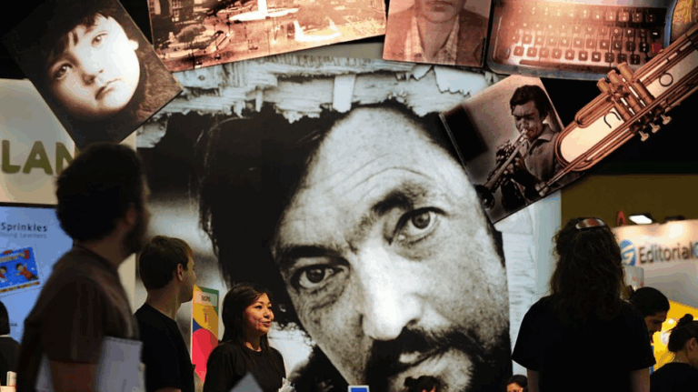 Encuentran relatos inéditos del icónico libro “Historias de cronopios y de famas” de Cortázar en caja de plátanos