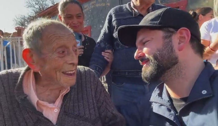 El emotivo poema sobre Valle de Elqui que escribió un hombre de 100 años y le recitó al pdte. Boric en Vicuña