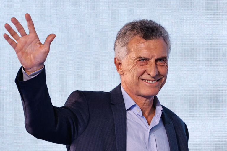 Argentina: Macri pide no creer en 