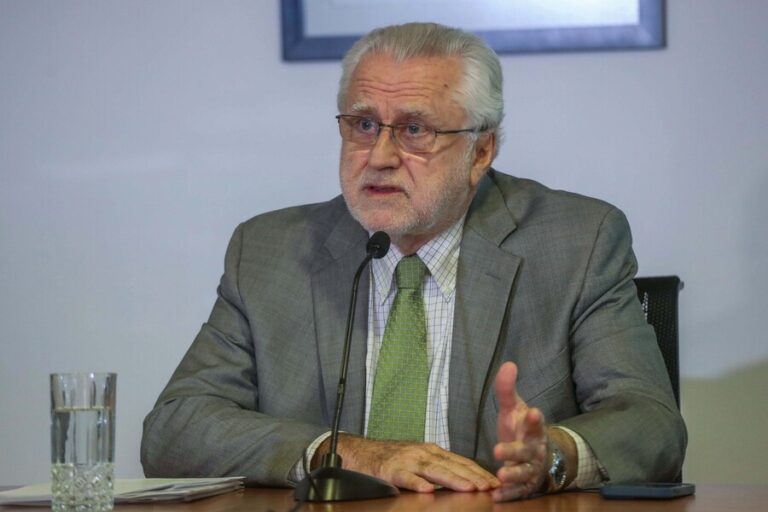 Pacheco dice que Codelco está asumiendo endeudamientos del Estado y reitera que la corporación “no está en venta”