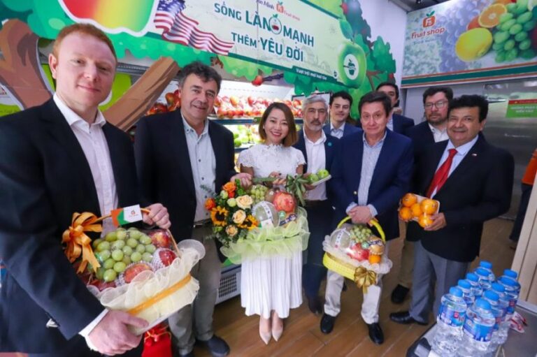 Ministro Valenzuela inicia gira por Asia: Visitará Vietnam, Corea del Sur y China