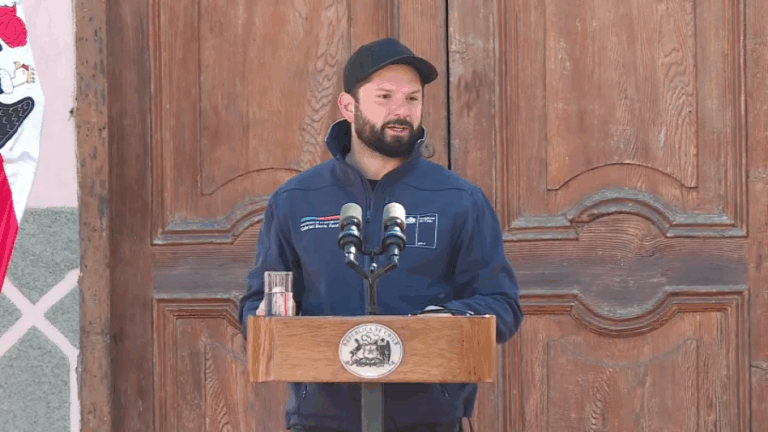 Planta desaladora, pozos de agua dulce y más: Revisa los anuncios del presidente Boric para enfrentar la crisis hídrica