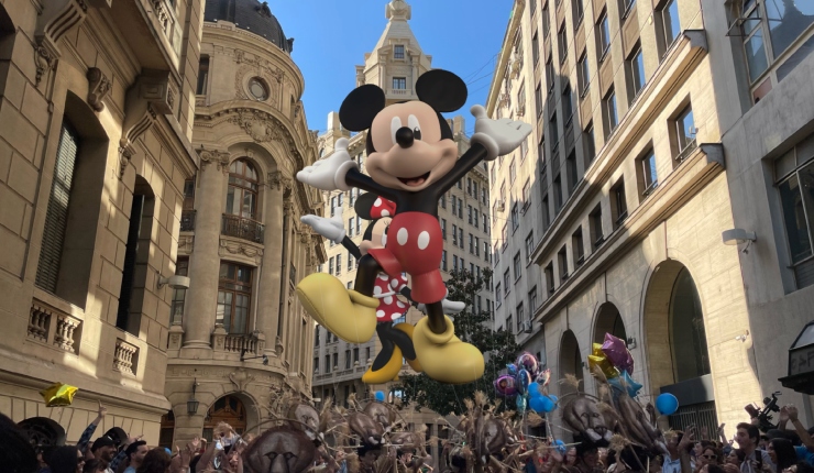 Mickey, Minnie y Grogu encabezarán el Paris Parade 2023: Revisa la fecha, horario y recorrido del desfile navideño