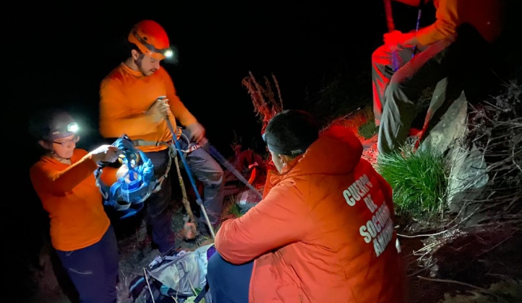 Rescatan a persona que estaba atrapada en la Quebrada de Macul