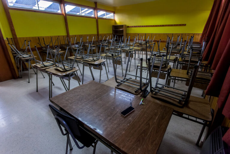 Tiltil: Sindicato de profesores pide “sanción administrativa” por mala gestión en colegios afectados
