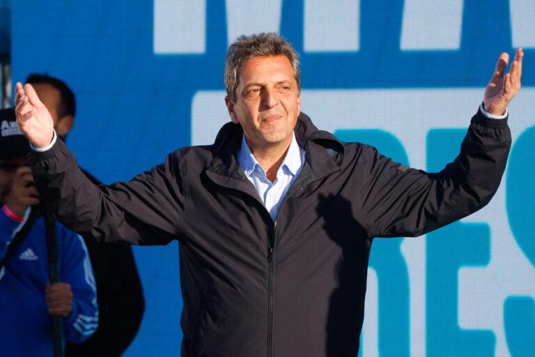 Elecciones en Argentina: Quién es Sergio Massa, el candidato oficialista que se impuso en primera vuelta