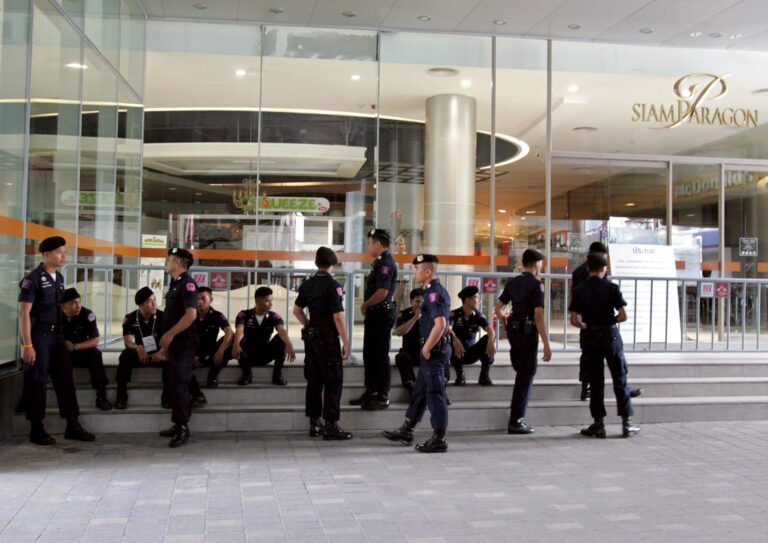 Al menos 3 muertos tras tiroteo en mall de Tailandia: Autor de los disparos tiene 14 años