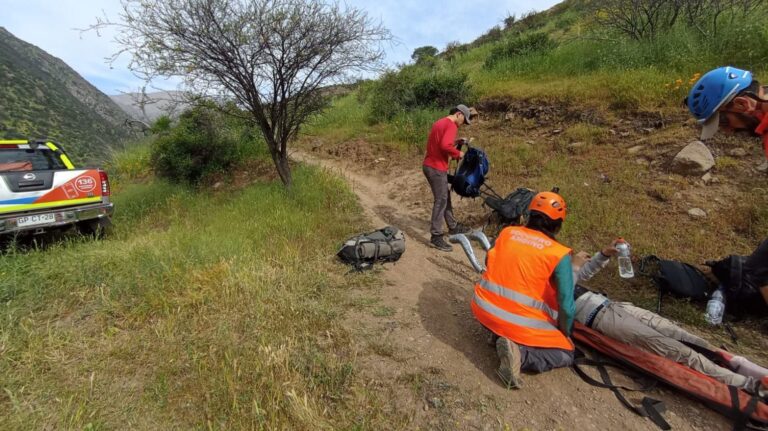 Rescatan a hombre que sufrió una caída en uno de los senderos cercano al parque Aguas de Ramón