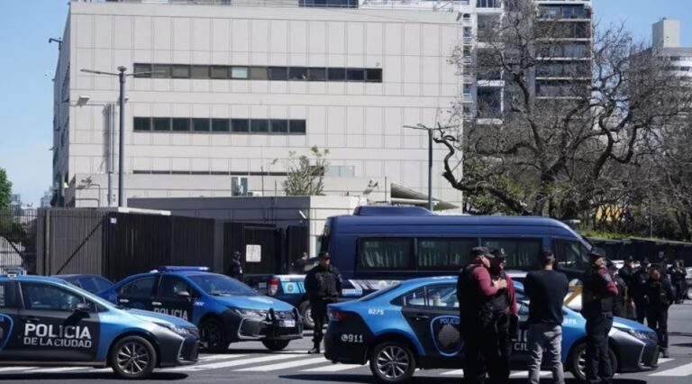 Evacúan embajadas de Israel y Estados Unidos en Buenos Aires por amenaza de bomba