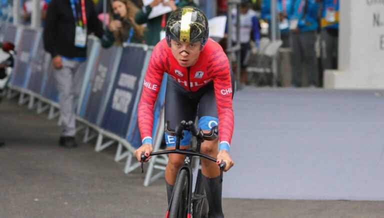 Cuarta medalla para el Team Chile en Santiago 2023: Aranza Villalón obtuvo bronce en Ciclismo Ruta