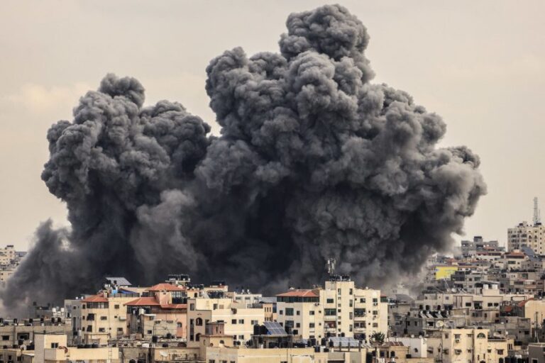 Las Fuerzas de Defensa de Israel atacaron más de 200 objetivos en Gaza durante la noche