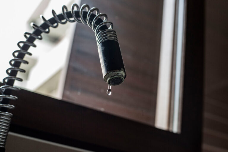 Múltiples puntos de distribución: Alcalde de Independencia anuncia medidas para enfrentar corte de agua