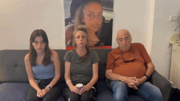 Familia de Mia Schem, nieta de chileno secuestrada por Hamás, pide ayuda al presidente Boric: 