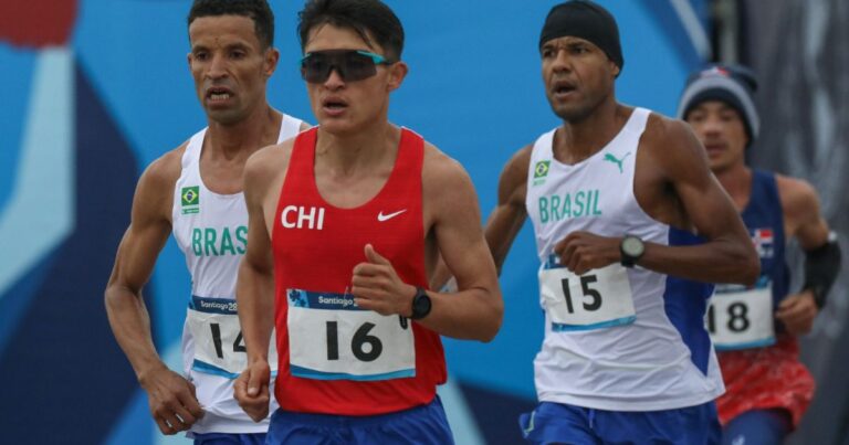 ¡Tercera medalla para el Team Chile! Hugo Catrileo logró plata en la Maratón de Santiago 2023