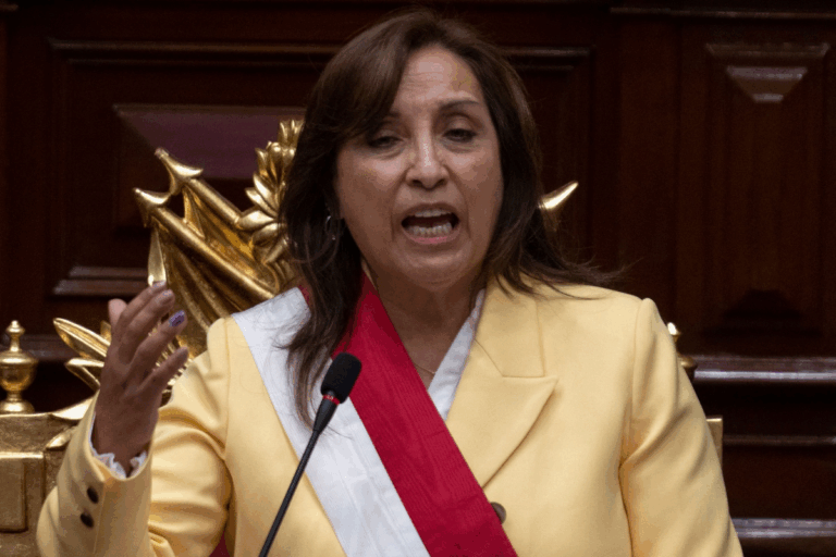 Congresistas de Perú plantean recurso para destituir a la presidenta Dina Boluarte