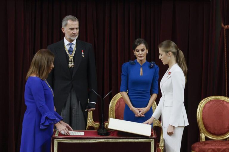 España: Princesa Leonor recibe ovación de más de 4 minutos tras oficializar su condición de futura reina