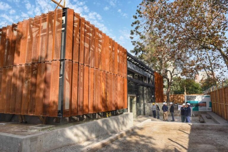 A casi cuatro años de su cierre tras el estallido social: Reabre el Café Literario del Parque Bustamante