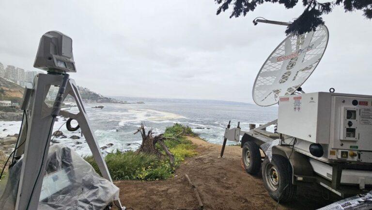 Socavones en Reñaca: Gobierno instala radar que monitoreará las oscilaciones del suelo mientras afectados retiran sus enseres