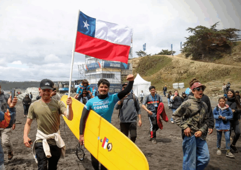 Santiago 2023: Chileno Rafael Cortez se impuso ante Brasil e irá por el oro en la final de Surf