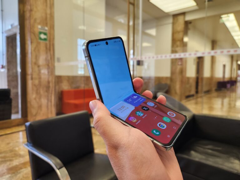Review Samsung Galaxy Z Flip 5: Mantiene su esencia mejorando en aspectos claves