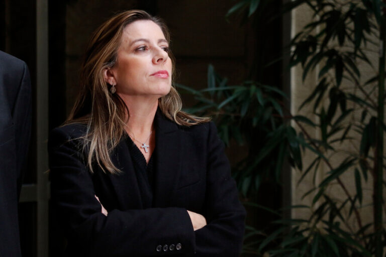 Duelo de exconvencionales de derecha: Teresa Marinovic arremete contra Marcela Cubillos por elevado sueldo en la Universidad San Sebastián