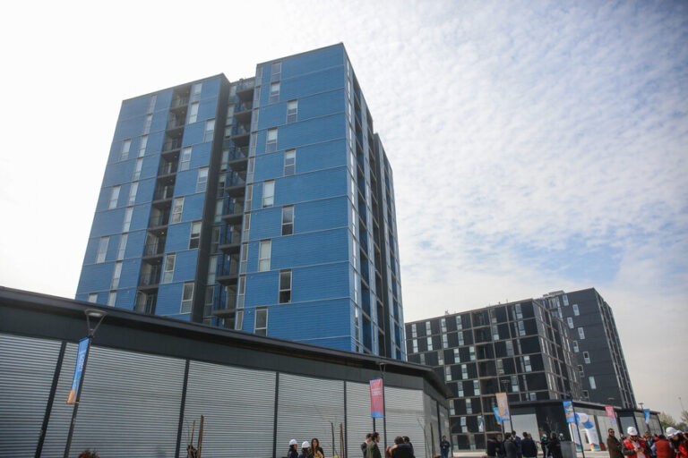 Villa Panamericana vuelve a ser foco de críticas: Llaves de más de mil departamentos no estaban emparejadas