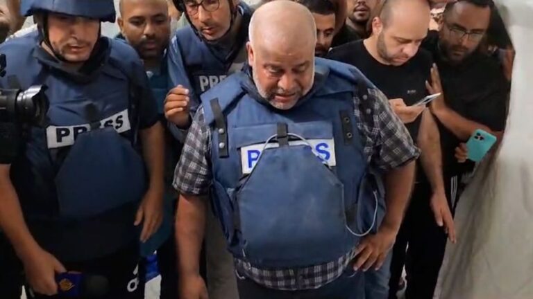 Periodista se enteró de que su familia había sido asesinada en Gaza mientras estaba en vivo