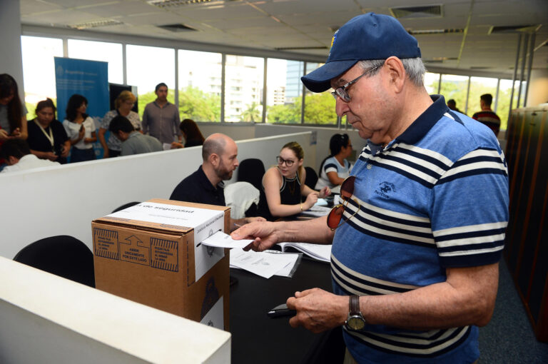 Elecciones en Argentina: Secretario presidencial dice que participó el 76% del padrón electoral