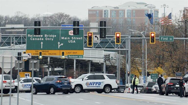 Autoridades de Nueva York descartaron móvil terrorista en explosión de vehículo en frontera de Canadá y EE. UU.