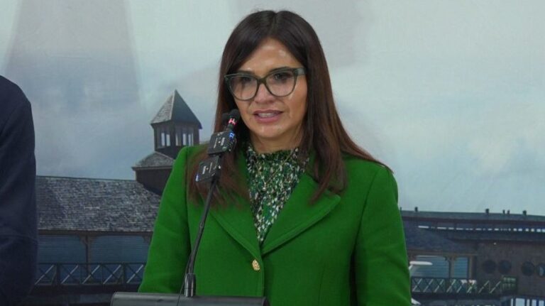 Administradora GORE de Los Lagos quedó con arresto domiciliario total tras detención por investigación de Caso Convenios