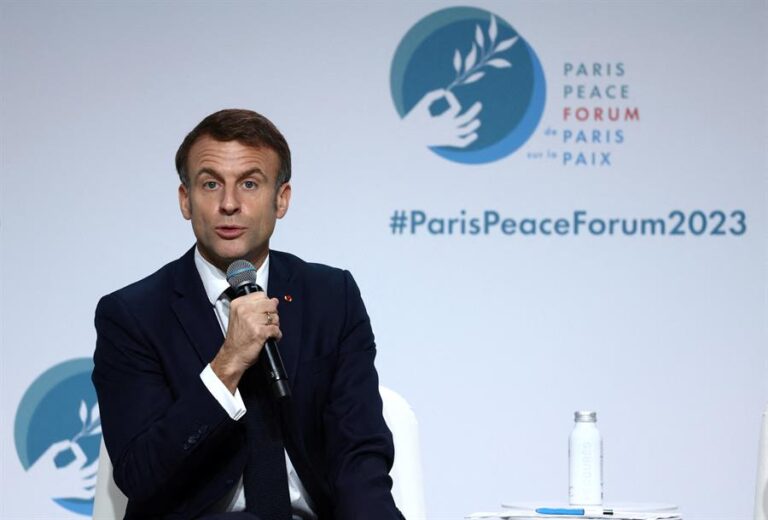 Presidente de Francia llama a Israel a 
