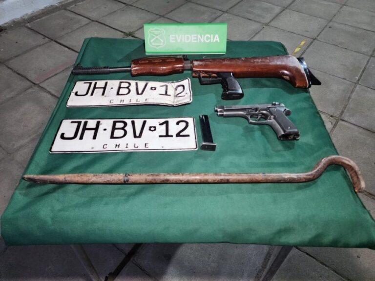 San Bernardo: Detienen a sujeto que conducía auto robado con armas de fuego en su interior